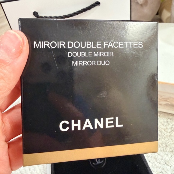 CHANEL Beaute White Mirror Duo with black dust bag and CHANEL Gift bag - Picture 7 of 8